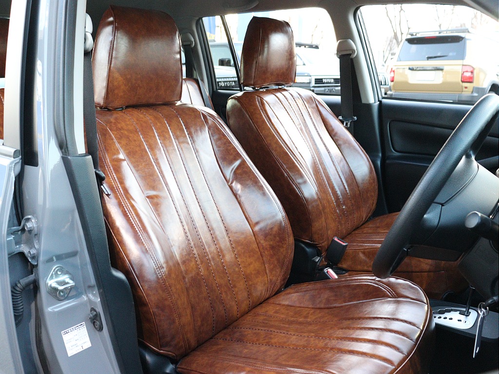 運転席はゆったり運転できる広さになります！