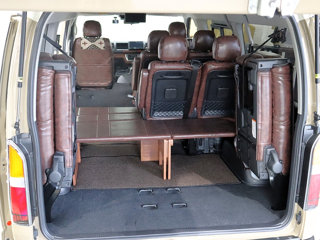 トヨタ ハイエース(2枚目)