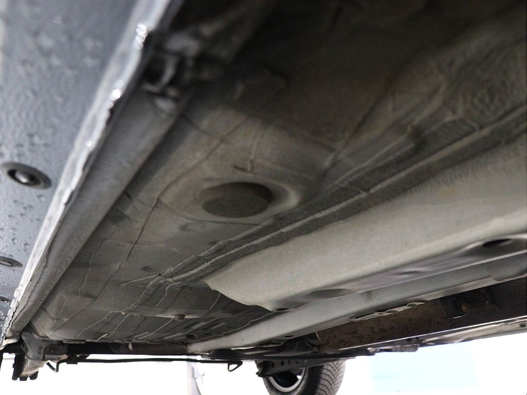 下廻りも綺麗な車両でございます。