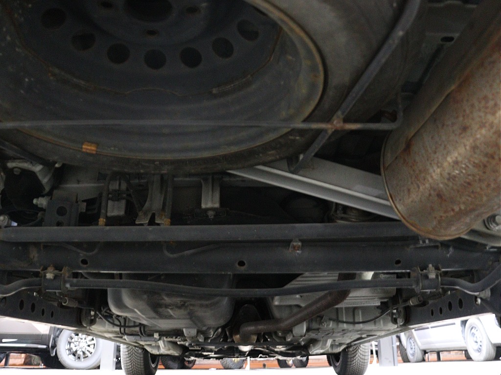 錆びも見受けられず綺麗な下回りになっております。