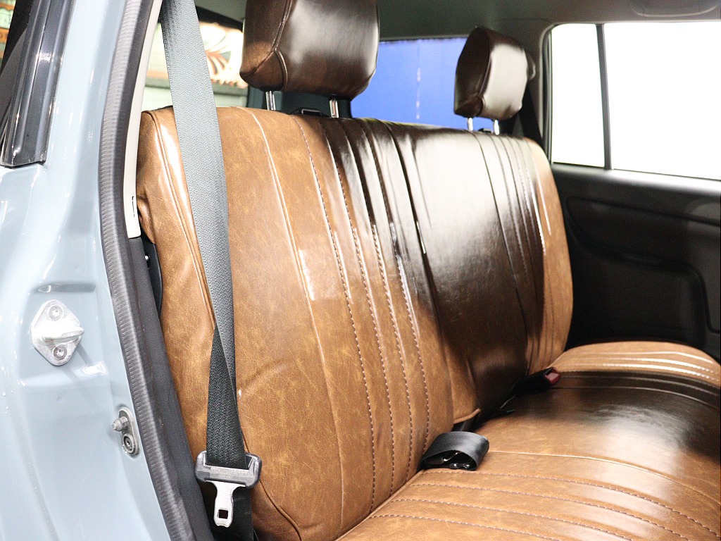 後列シートも同様にシートカバーがインストールされております♪