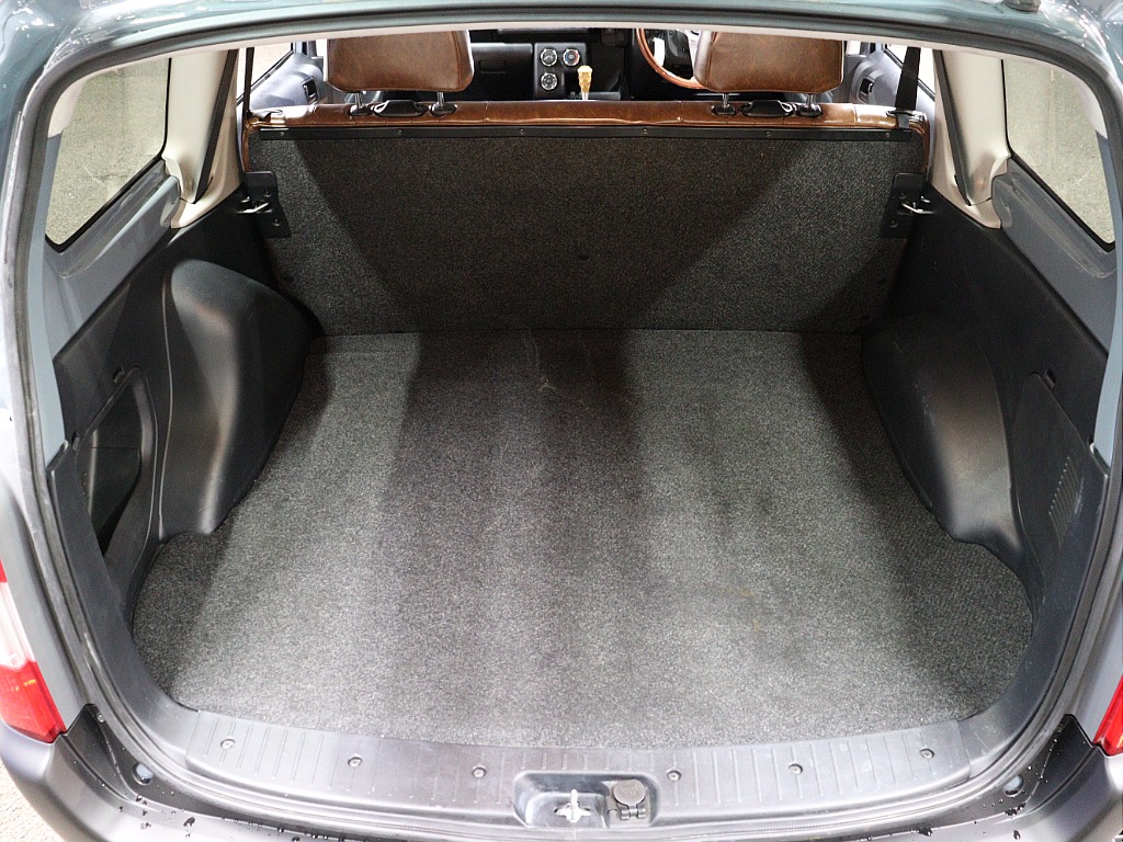 プロボックスの魅力の一つである広大なラゲッジスペース！荷物やアウトドア用品なんかも楽々積めちゃいます♪