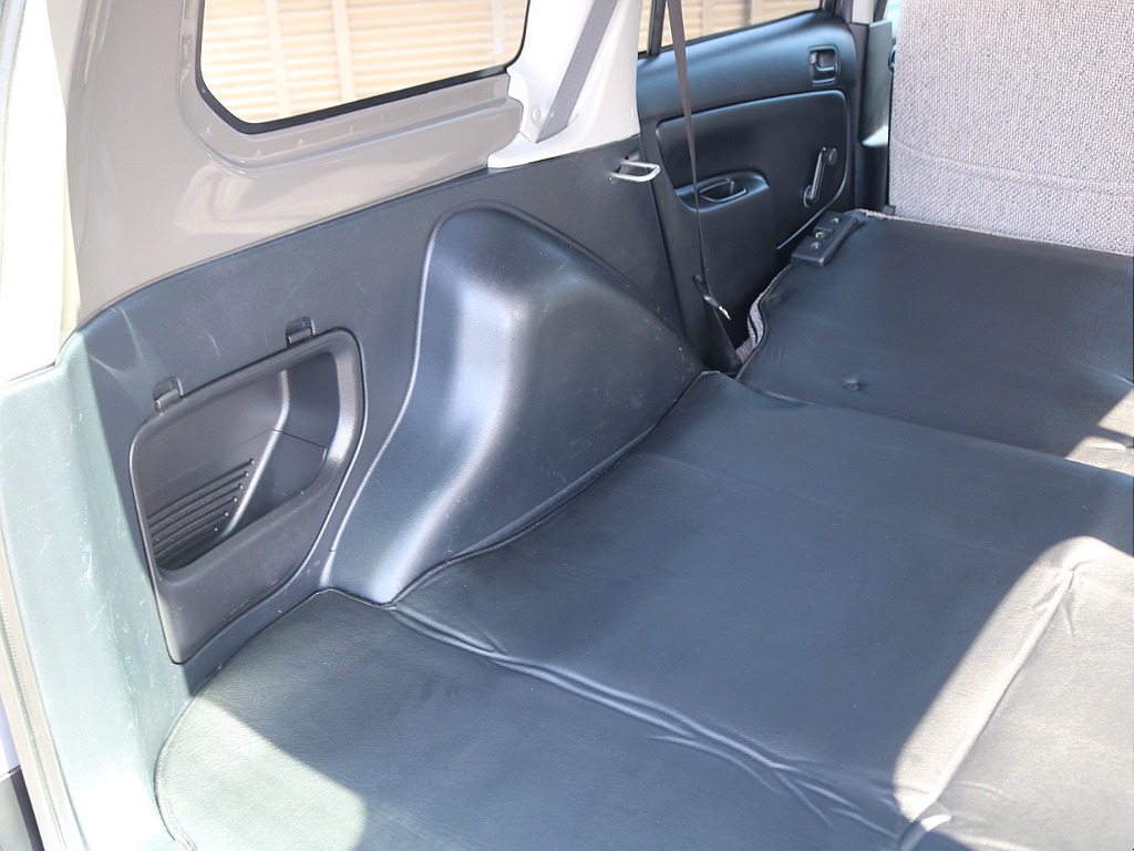 実際にご来店が難しい、遠方にお住まいのお客様もご安心ください！お電話やメールにてお車のご説明、ご覧になりたい箇所の追加画像、お見積書の郵送、と当店スタッフが丁寧に対応させていただきます♪