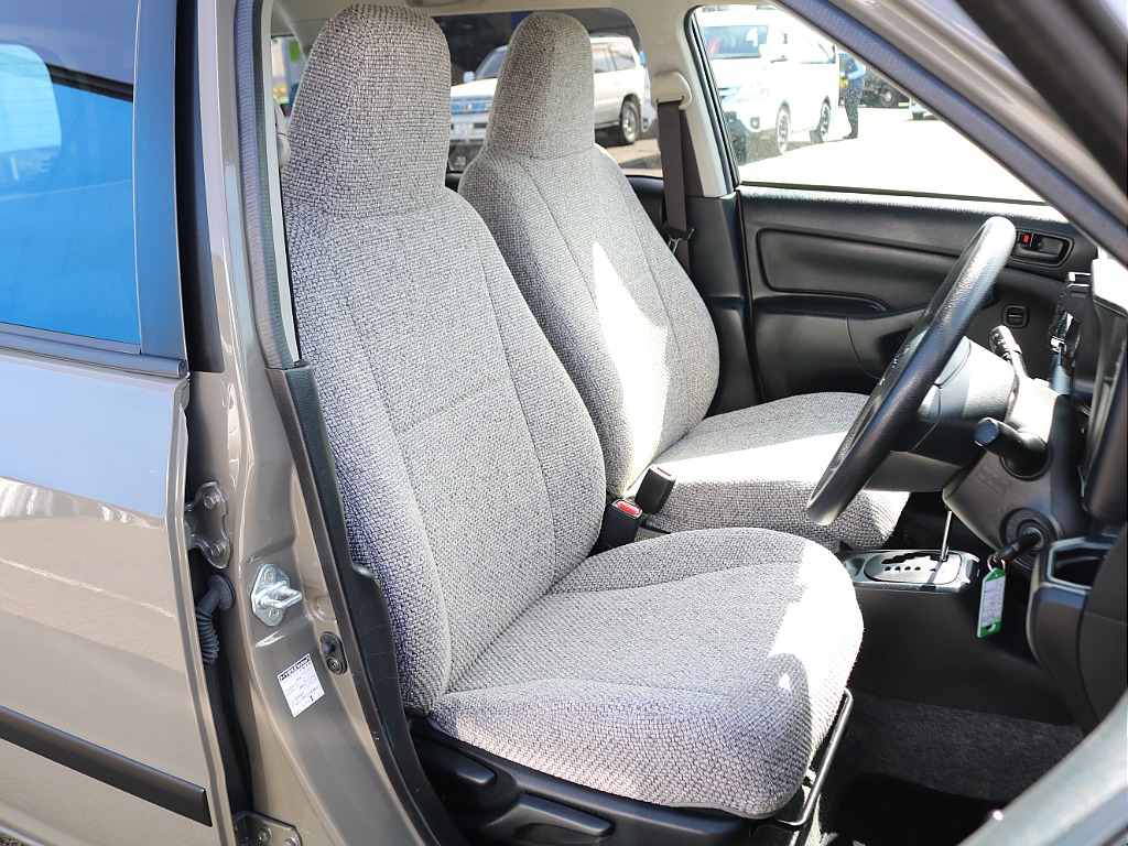 ＦＬＥＸグループは「すべての人に愛車を」をコンセプトに車種別に全国展開中！愛車と一緒に、ライフスタイルを充実させてもらいたいという思いで、ランクル仙台泉店では皆様のご要望になんでもお応えします♪