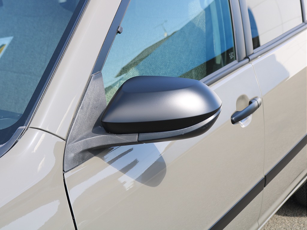 ＦＬＥＸグループは「すべての人に愛車を」をコンセプトに車種別に全国展開中！愛車と一緒に、ライフスタイルを充実させてもらいたいという思いで、ランクル仙台泉店では皆様のご要望になんでもお応えします♪