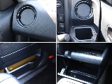 運転席周りには収納スペースも確保されております！