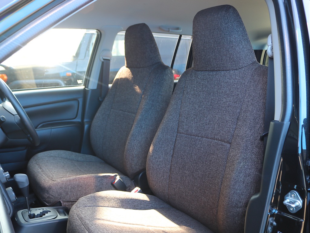 シートカバー、フロアマットは新品でリフレッシュ♪