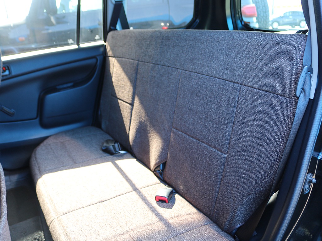 全席にシートカバーを装着済みですのでまとまった仕上がりに♪