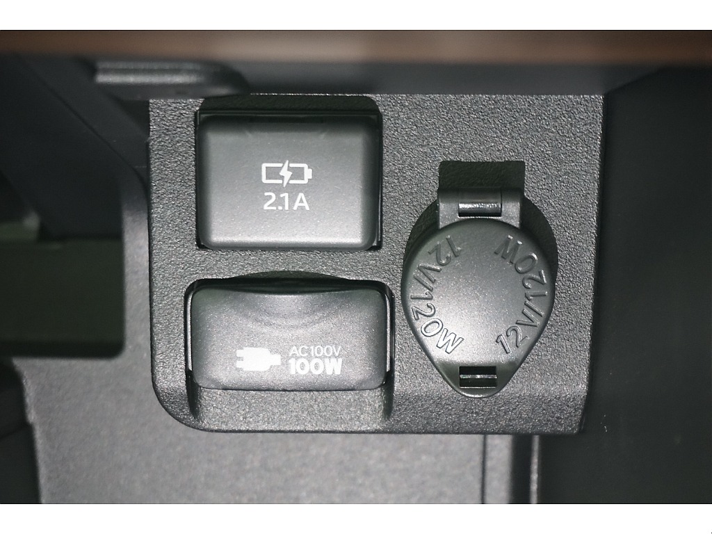 充電用ＵＳＢポート☆ＡＣ１００Ｖコンセント☆