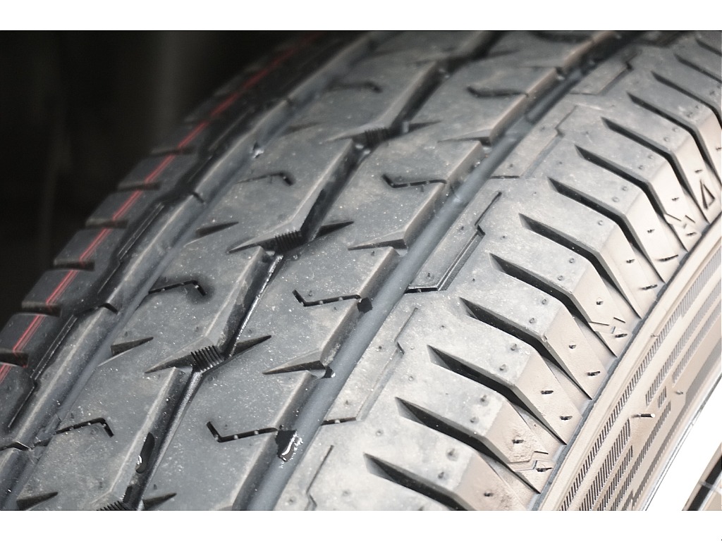 新品TRIPLE ZERO ホワイトリボンタイヤ×新品MUD VANCE 09 FULL MAT BLACK☆