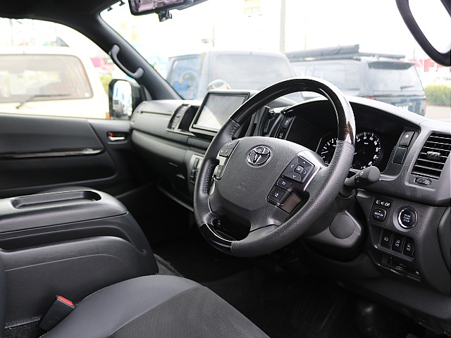 スーパーGLダークプライムⅡの車両がベースですので内装は大人な雰囲気に♪