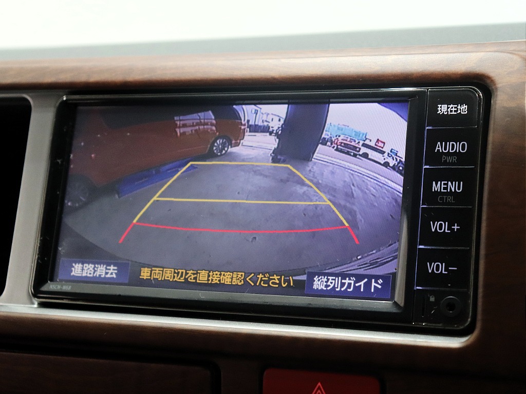 バックカメラ付きで駐車も安心♪