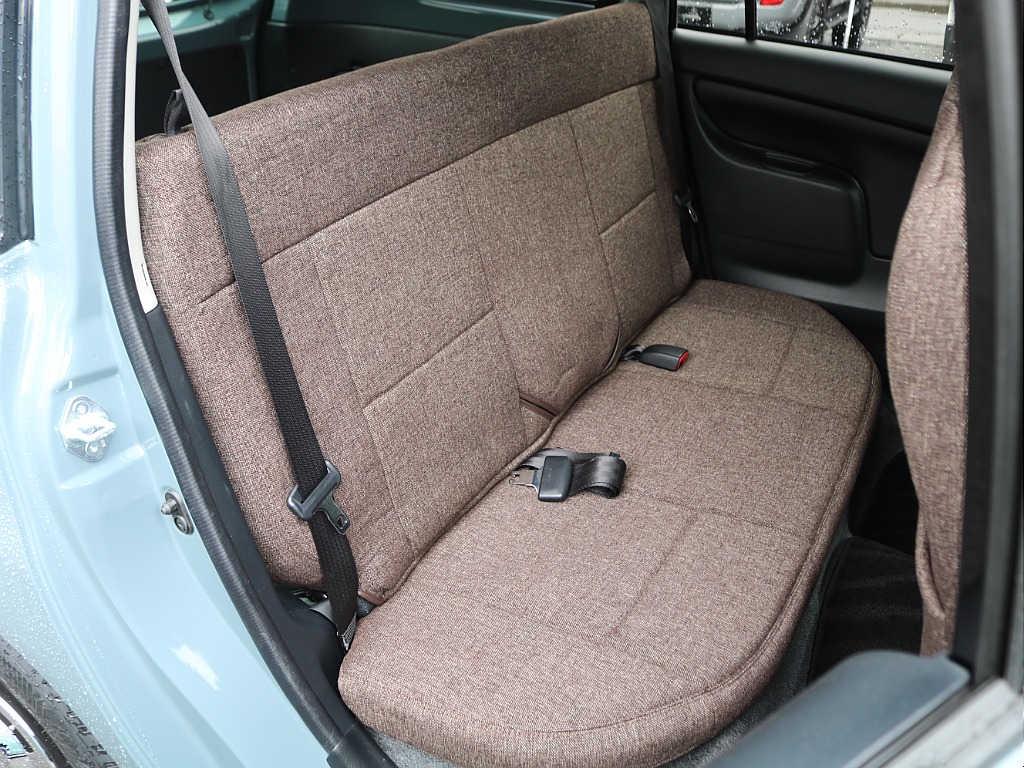 北海道～沖縄まで日本全国、遠方納車大歓迎です！現車確認が難しいお客様もご安心ください！お客様の目線に合わせ、お車のコンディション、装備品を細部までお伝えいたします！もちろん、ご自宅納車ＯＫです！