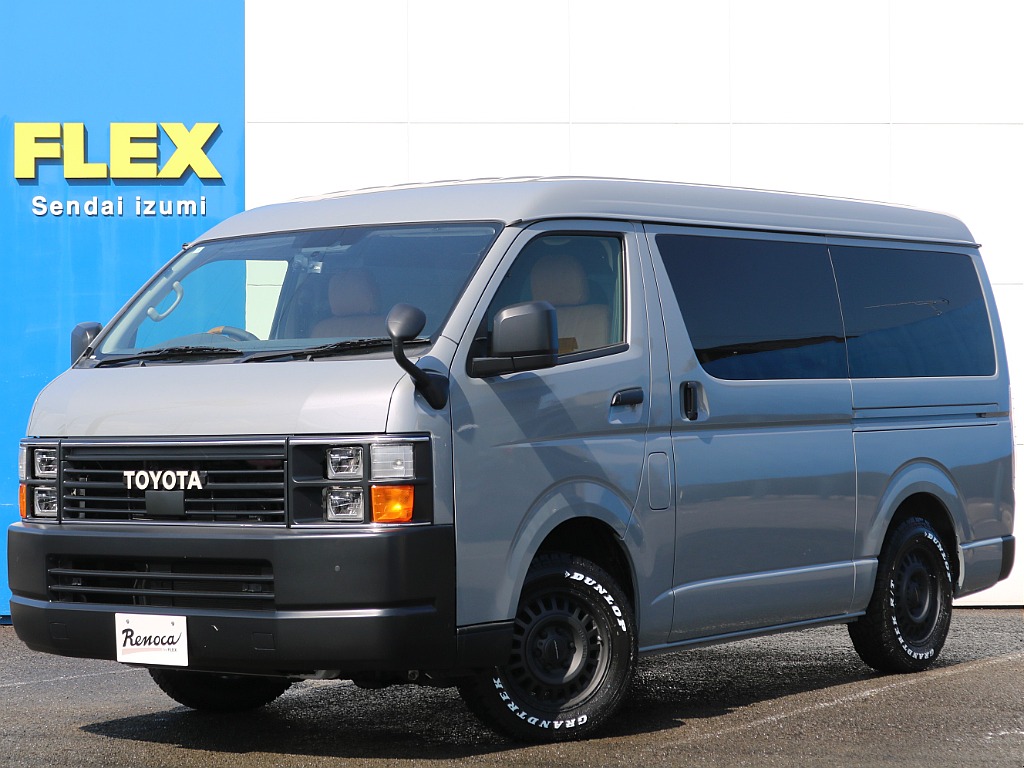 Renoca CoastLines 角目フェイスが入庫いたしました！ ボディカラーはセメントグレー！ ベース車両はハイエースワゴン「GL」！ ガソリン4WDで10人乗りの車両となっております♪