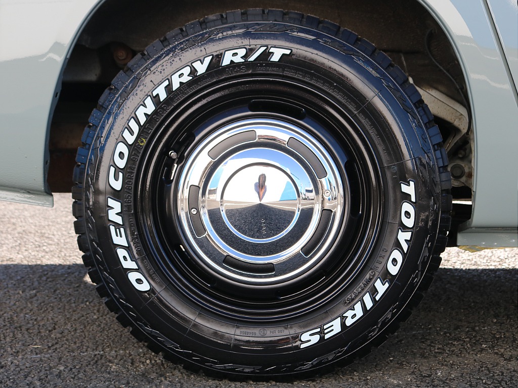 タイヤ＆ホイールはDEANクロスカントリー14インチAWにTOYOオープンカントリ―タイヤをインストール済み！