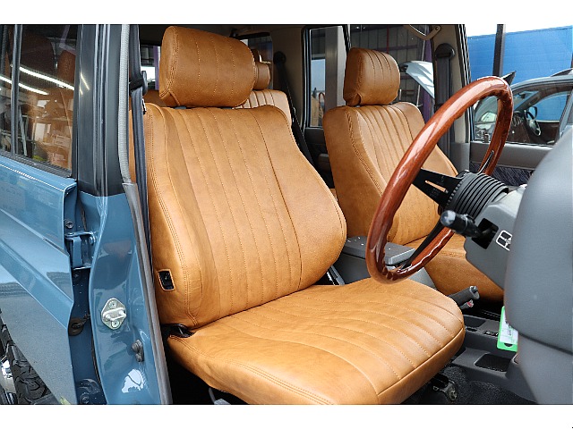 運転席も綺麗に保たれております☆