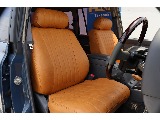 新品クラシックレザー調シートカバー装備！
