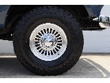 足元にはＤＥＡＮカリフォルニア16インチＡＷにジオランダー２５５ＭＴタイヤの組み合わせ！