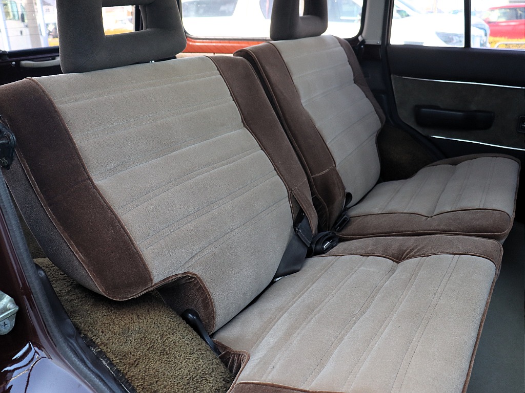 セカンドシートも張替済み！