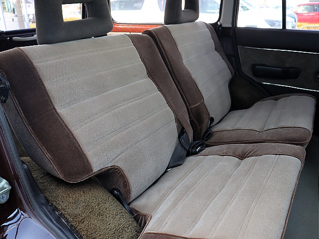 セカンドシートも張替済み！