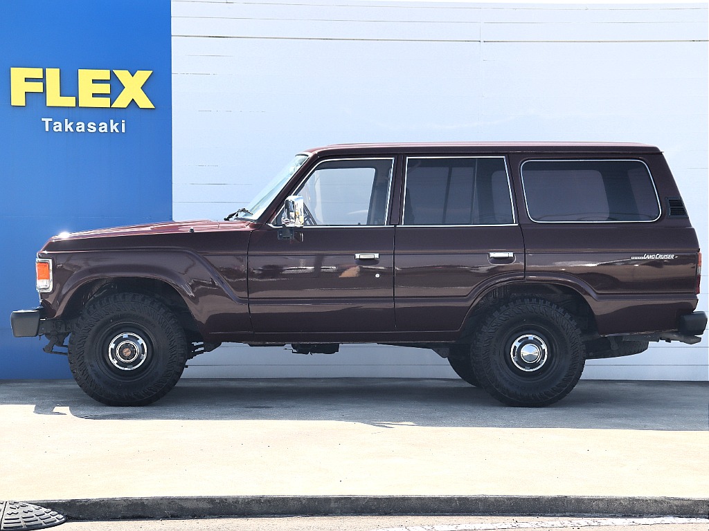 新旧問わず、ランクル系、ハイラックス系取り揃えております！