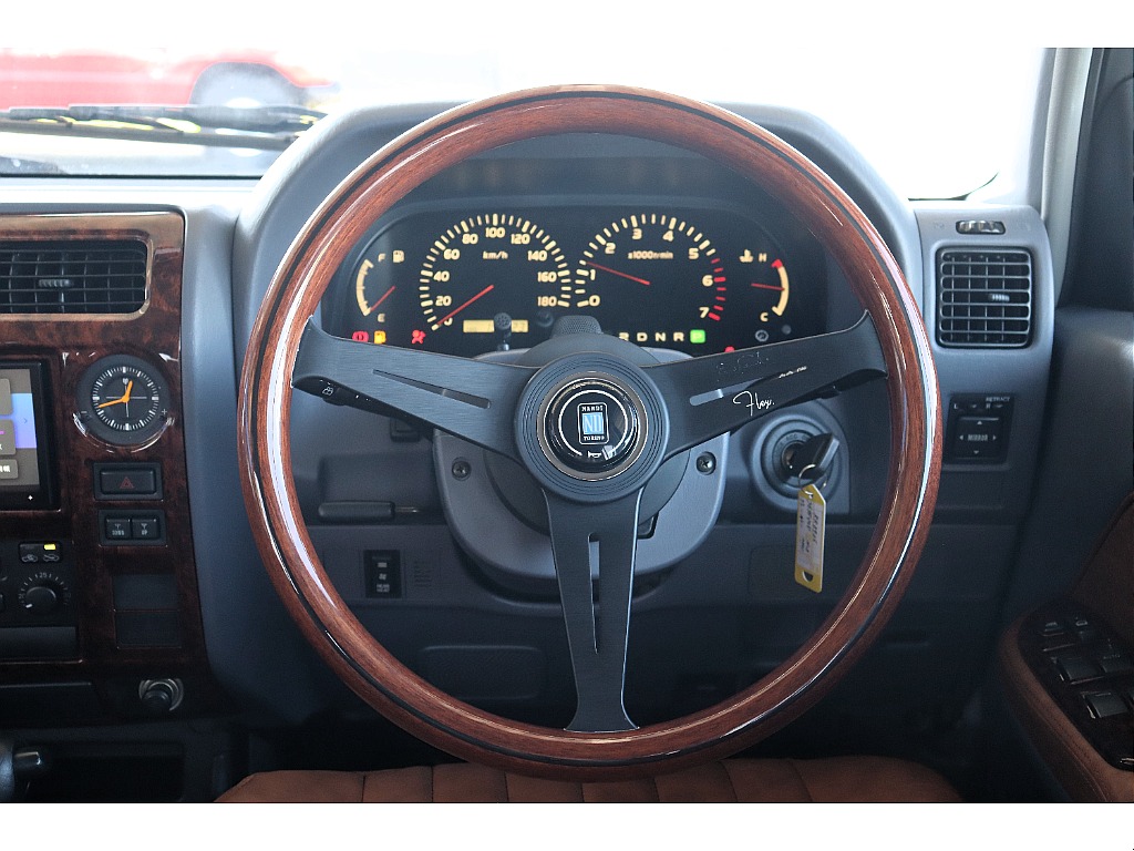 新品ナルディーステアリングをセット！