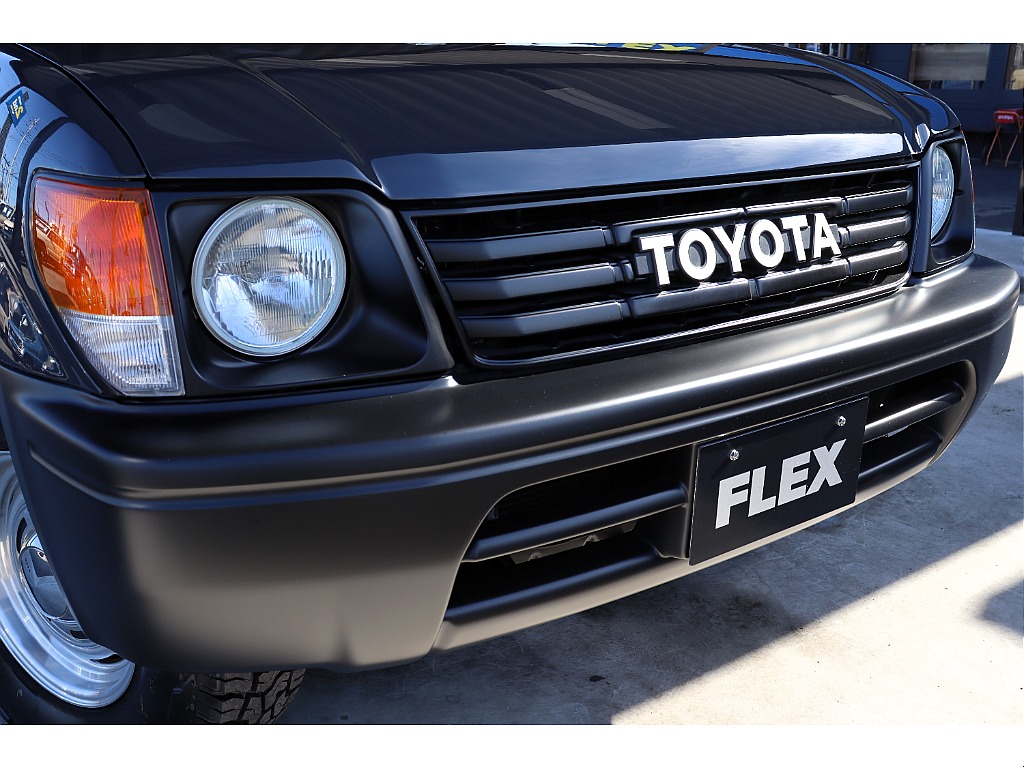 コーナーレンズは新品純正にオレンジ塗装の塗分けにて作成致しました♪