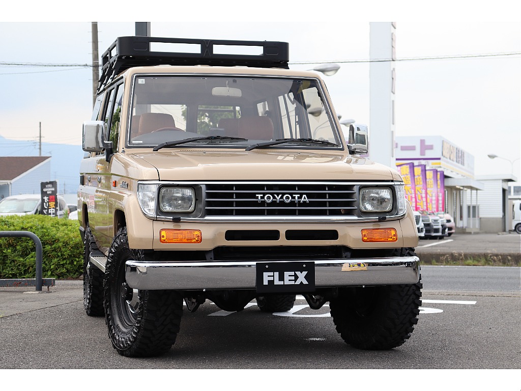 現在のSUV車にはない唯一無二の角ばり☆