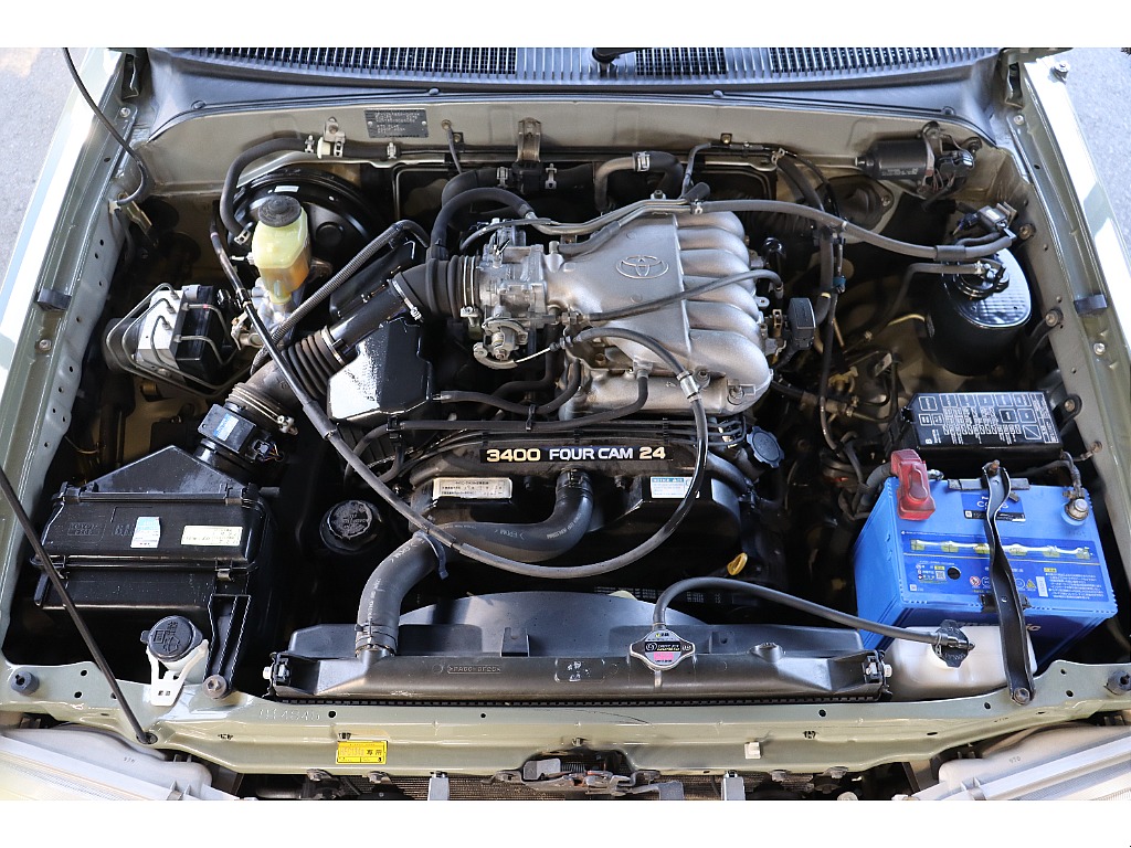 3.4リッター、V6エンジン搭載モデル！加速もスムーズな乗り心地で見た目とは裏腹にシャキッと走りますよ！