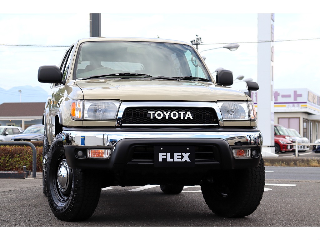 昨今のお車にはない、スクエアなボディも人気の一つですね♪