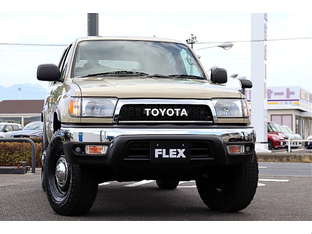 昨今のお車にはない、スクエアなボディも人気の一つですね♪