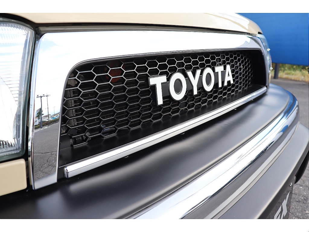 新品メッシュグリルにTOYOTAロゴを装着！