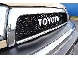 新品メッシュグリルにTOYOTAロゴを装着！