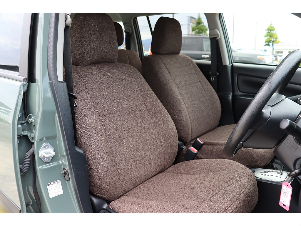 運転席も綺麗に保たれております！