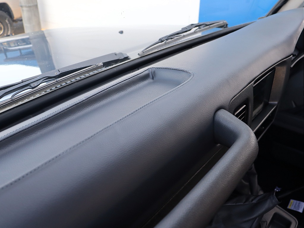 割れがちなダッシュ廻りはNew張替施工済み！