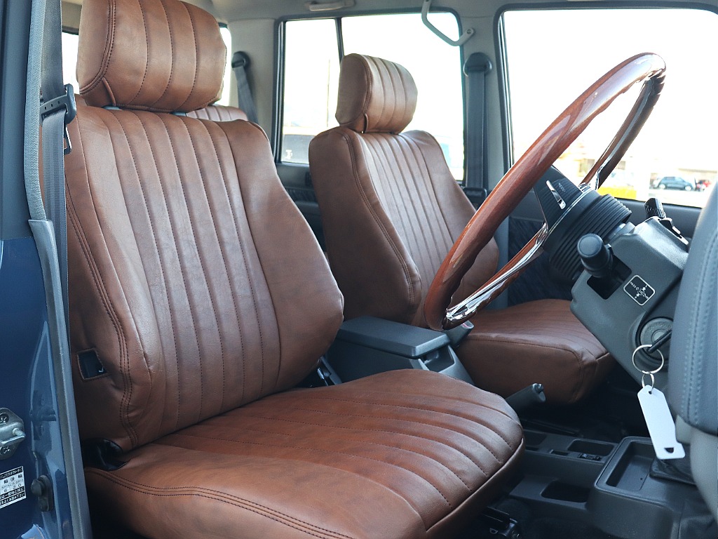 新品レザー調シートカバーをセット！