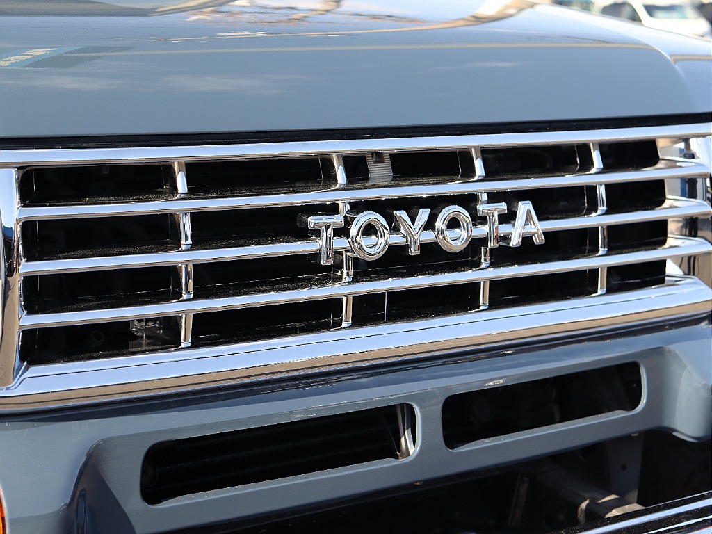横文字TOYOTAのフルメッキグリル！