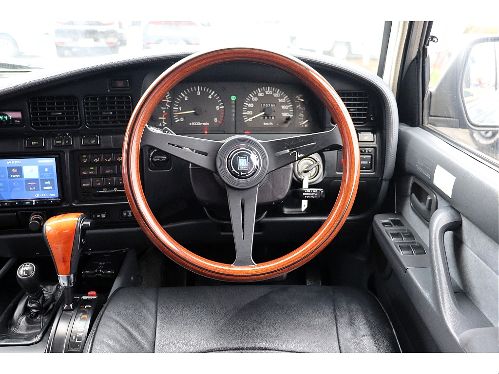 新品ナルディステアリング☆