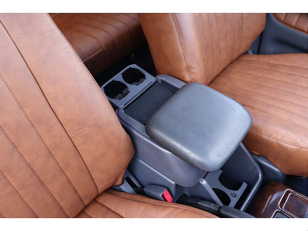 後部座席ドリンクホルダー御座います☆