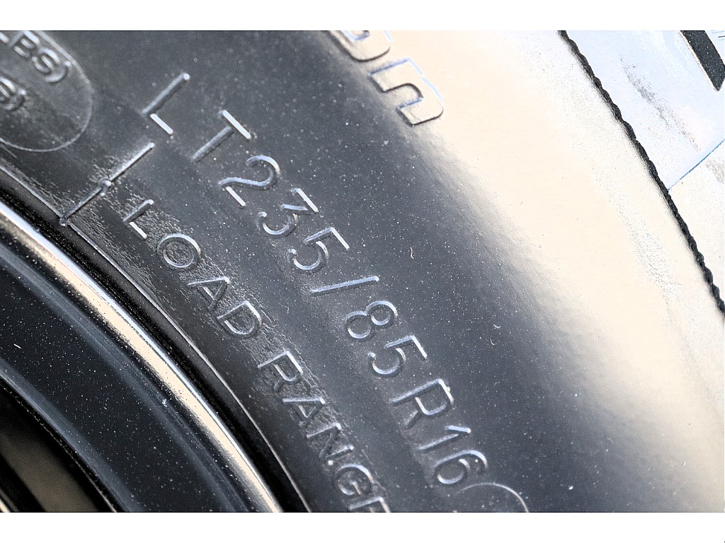 ２３５/８５/１６になります！