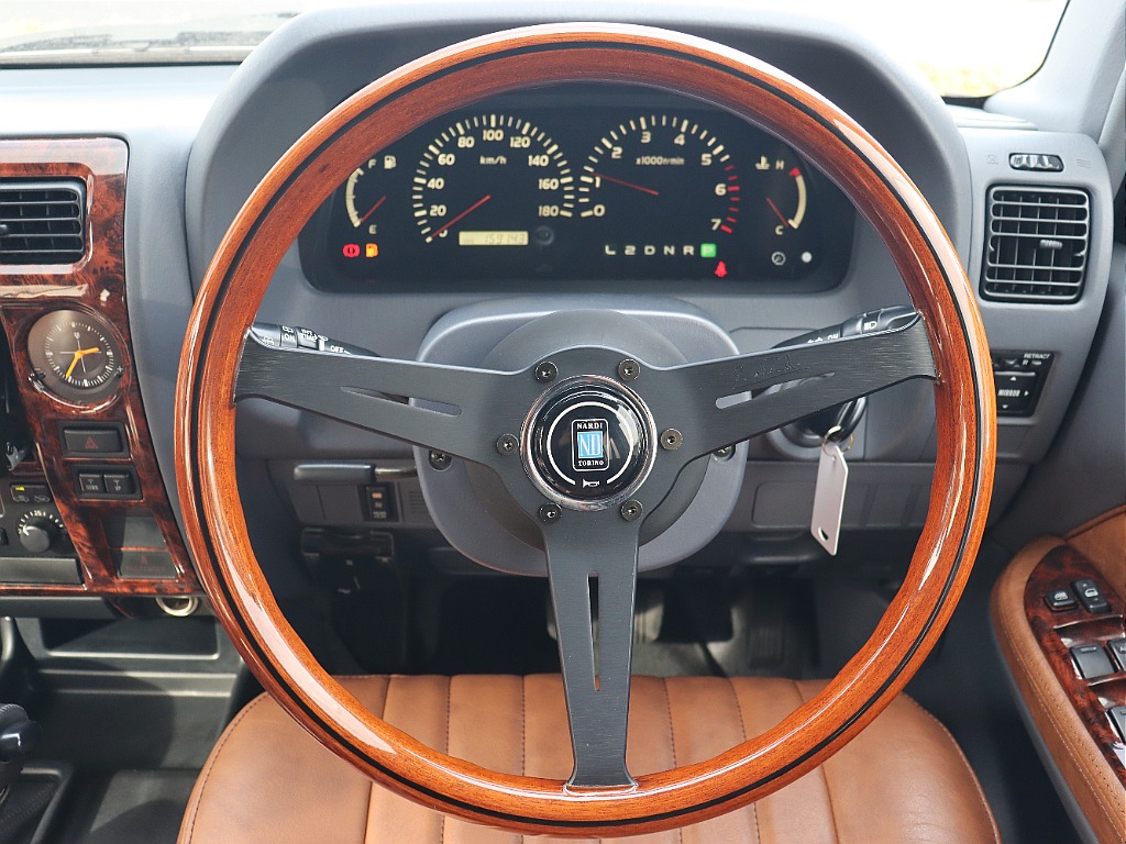 毎日握るステアリングだからこその拘りのナルディーステアリング！