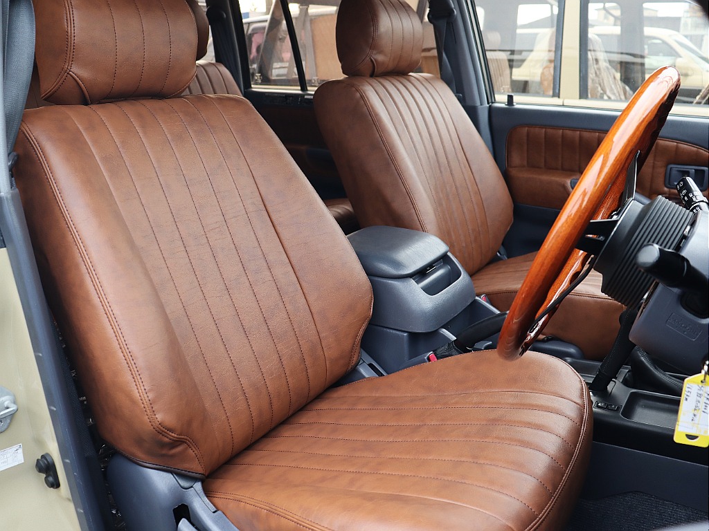 新品レザー調シートカバーをセット！