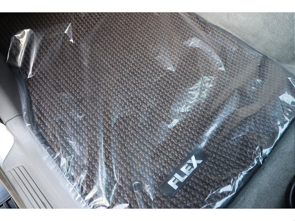 新品Renocaフロアマットをセット！