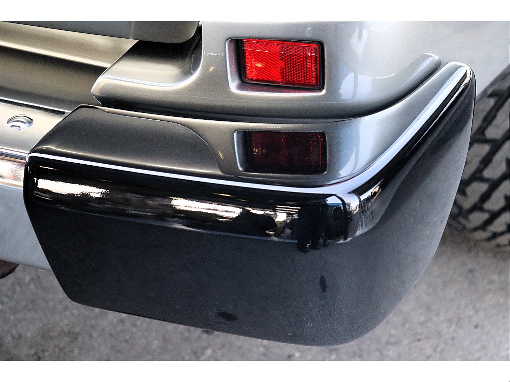 各コーナーは艶有ブラック塗装を施しました♪