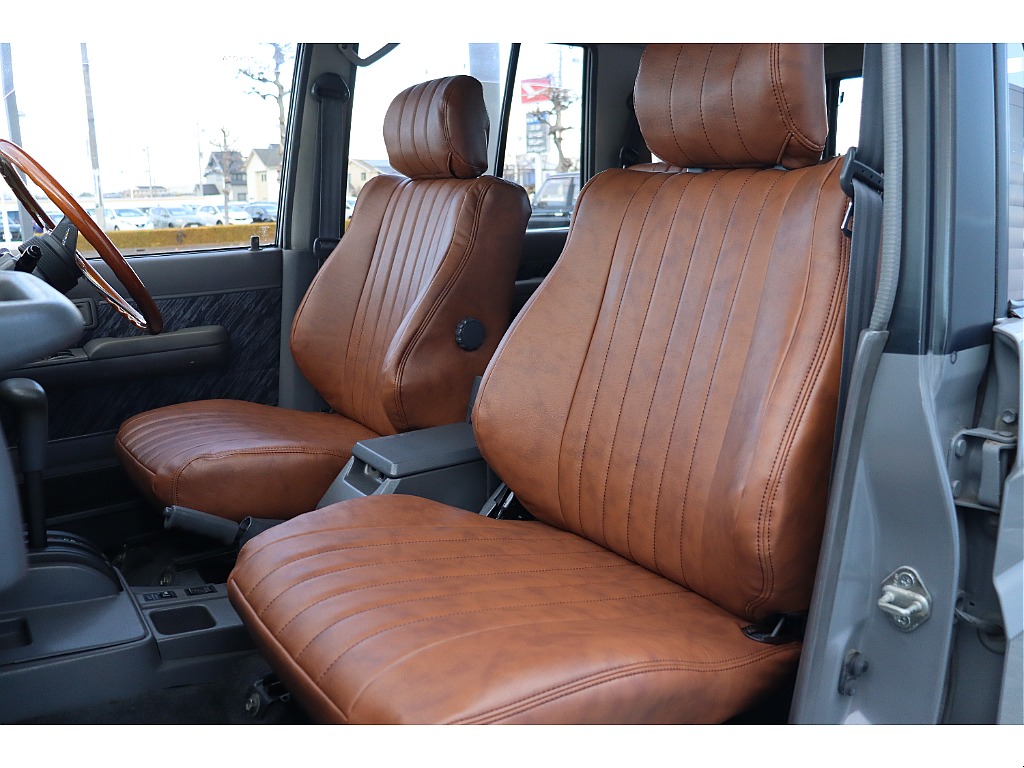 新品クラシックレザー調シートカバーをセット！