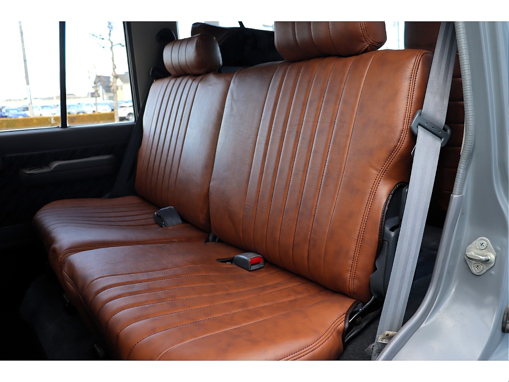 新品クラシックレザー調シートカバーをセット！