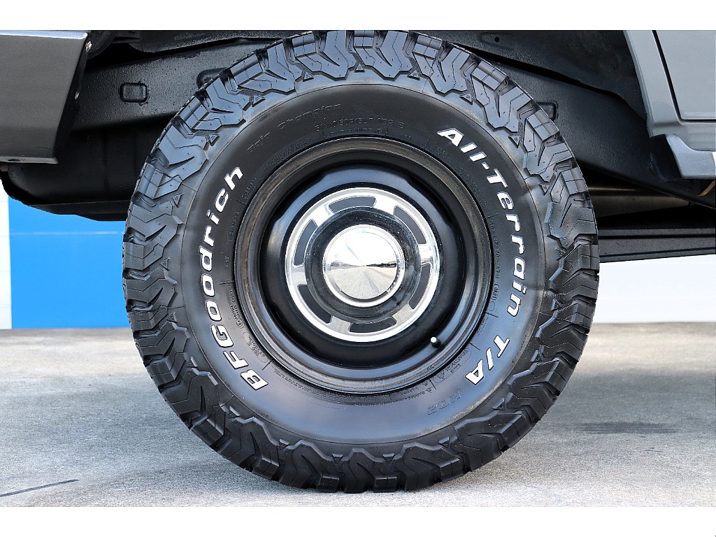 足元は輸出用15インチホイールにBF３１ATタイヤをセット！