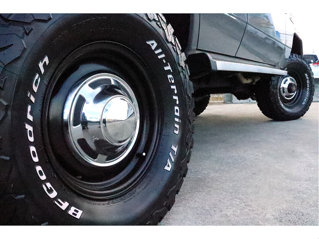 足元は輸出用15インチホイールにBF３１ATタイヤをセット！