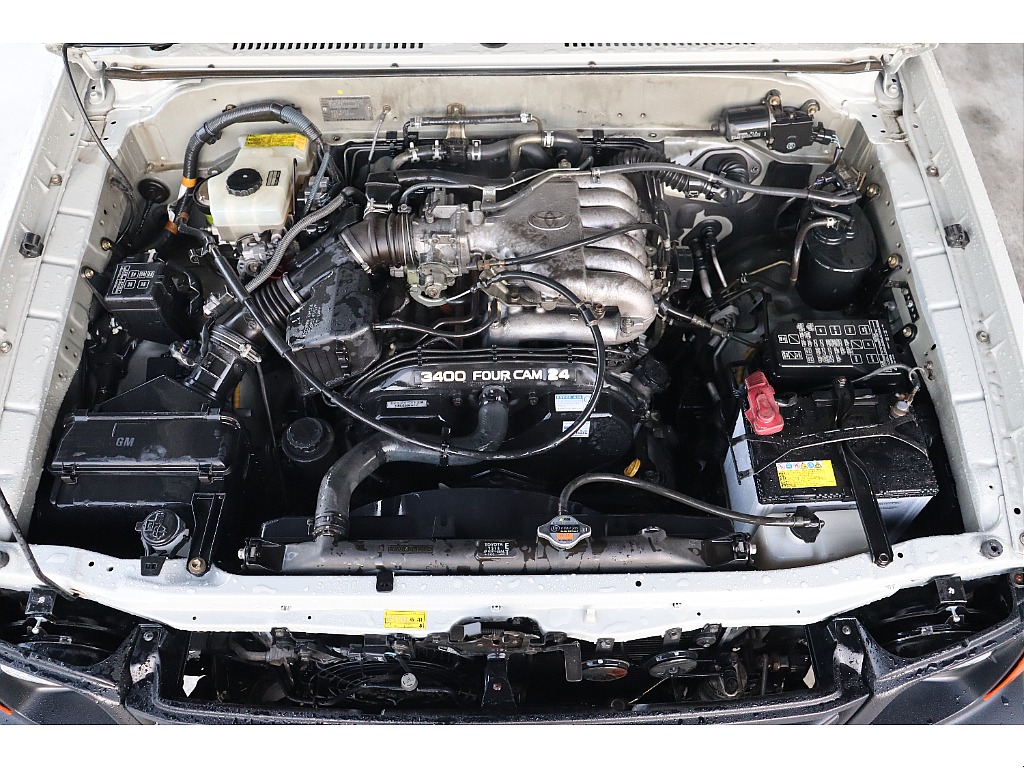 エンジンルームも綺麗に保たれております☆