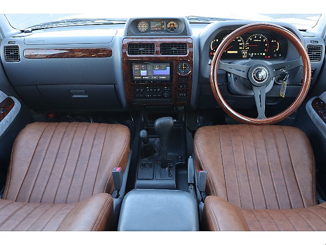 内装も綺麗に保たれております☆